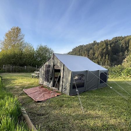 Glamping Tent On The River Klamath Buitenkant foto