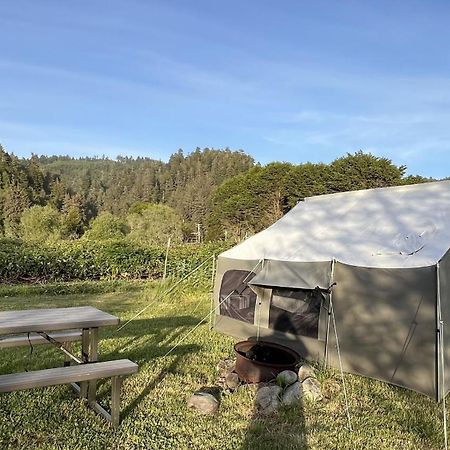 Glamping Tent On The River Klamath Buitenkant foto