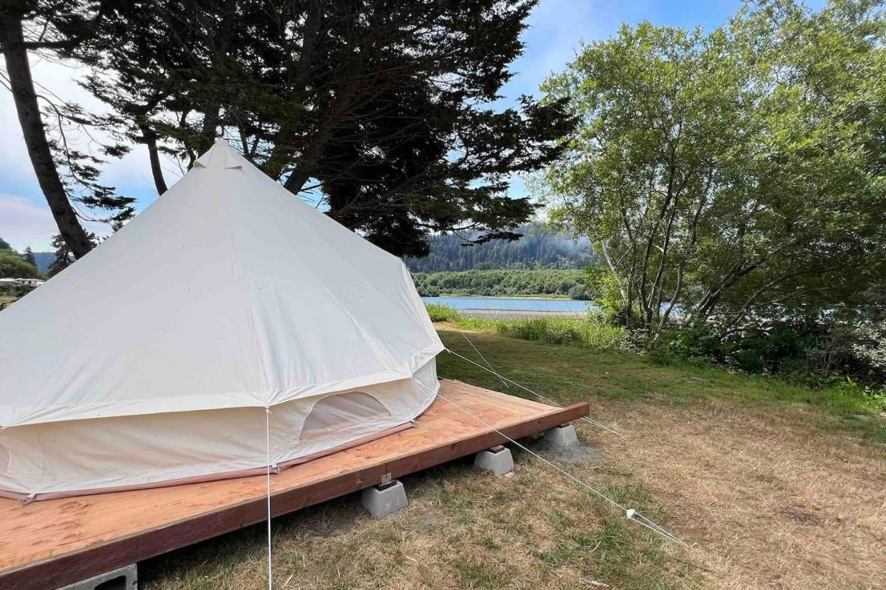 Glamping Tent On The River Klamath Buitenkant foto