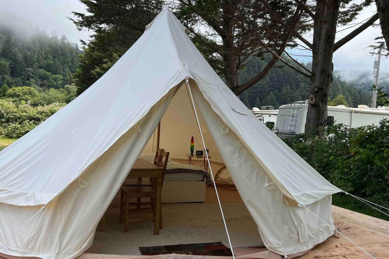 Glamping Tent On The River Klamath Buitenkant foto
