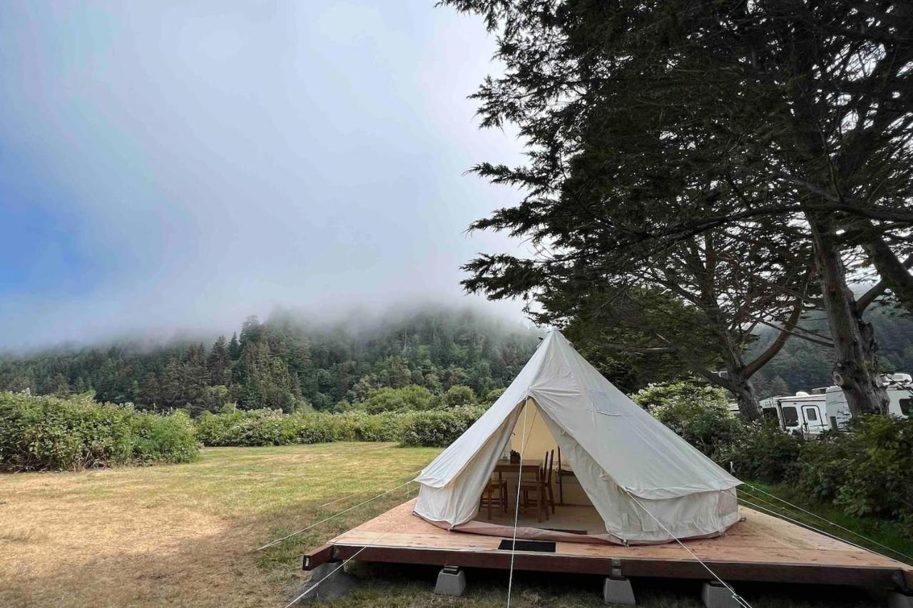 Glamping Tent On The River Klamath Buitenkant foto