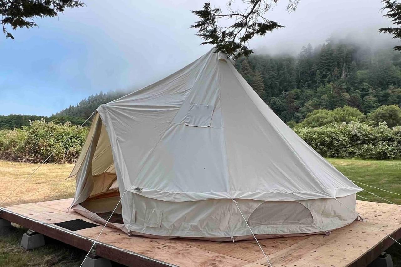 Glamping Tent On The River Klamath Buitenkant foto