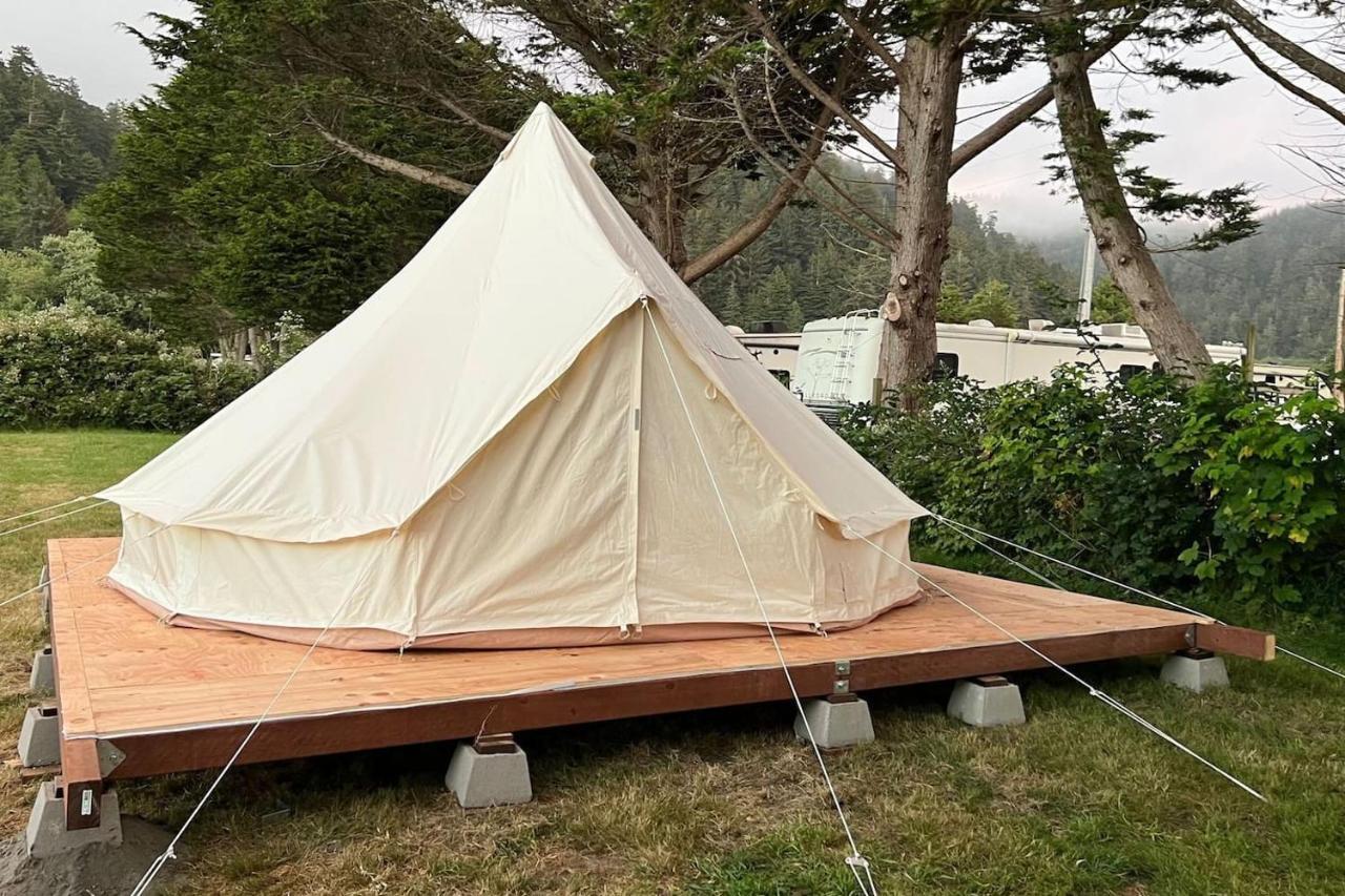 Glamping Tent On The River Klamath Buitenkant foto