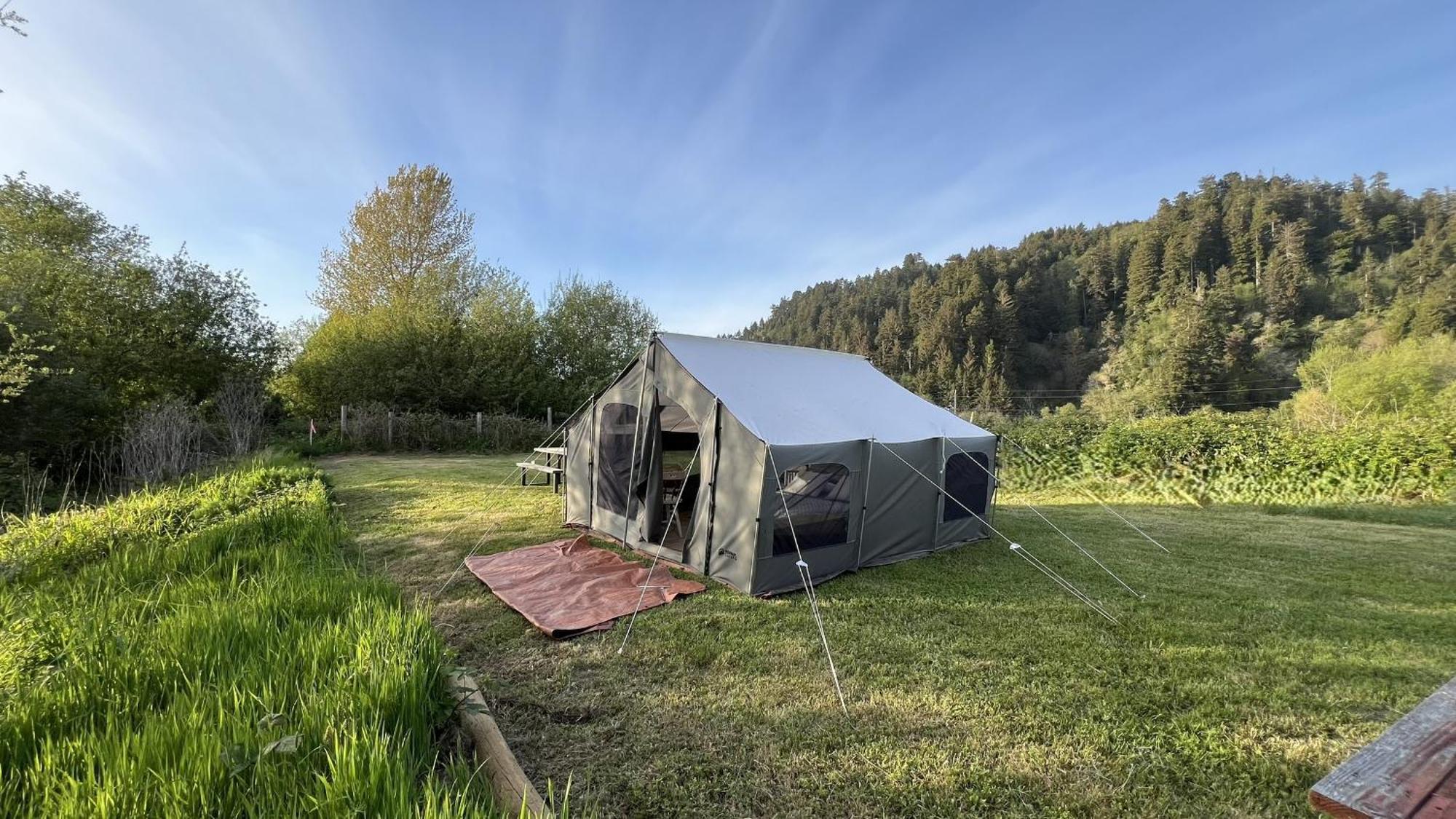 Glamping Tent On The River Klamath Buitenkant foto