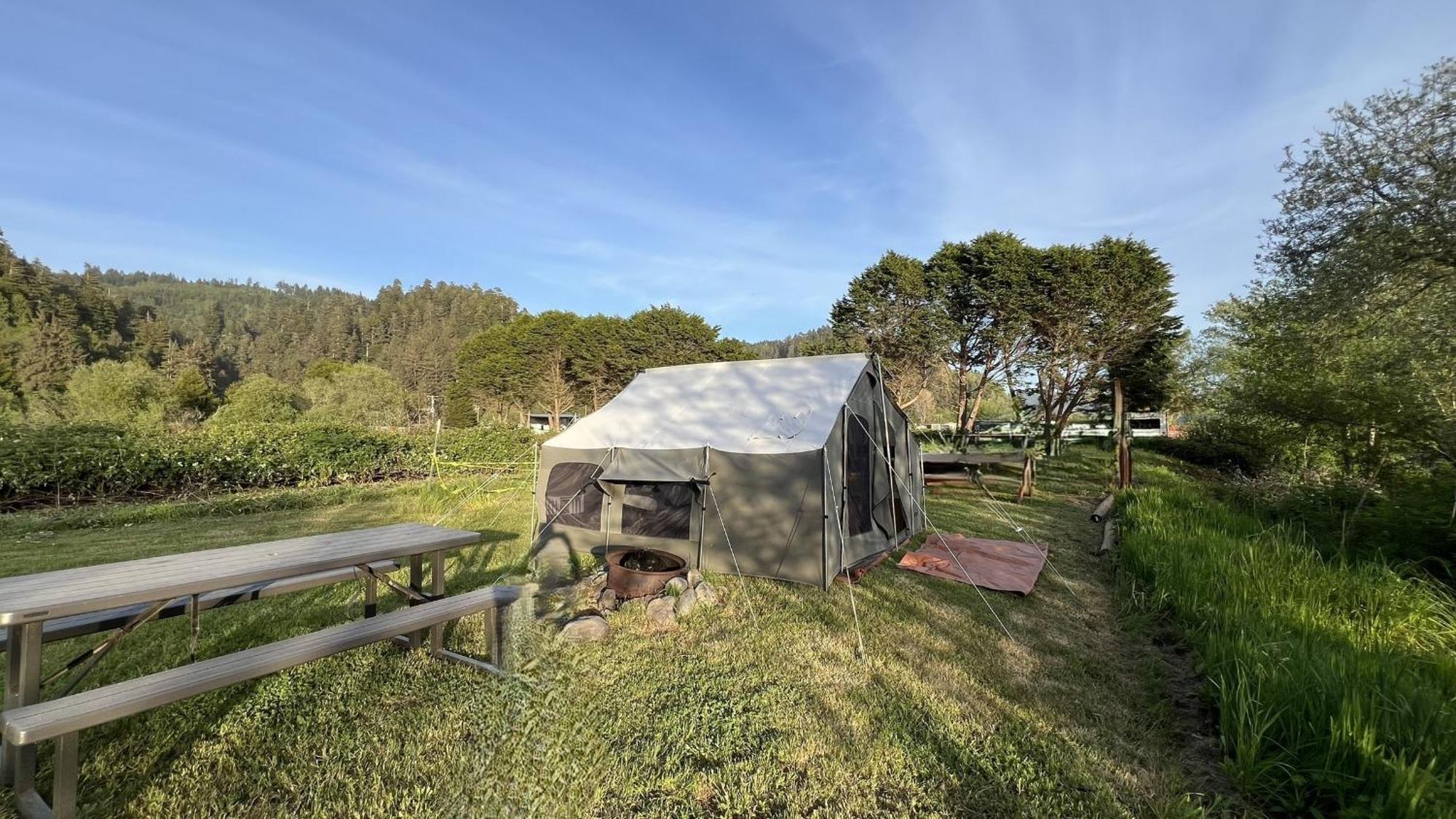 Glamping Tent On The River Klamath Buitenkant foto